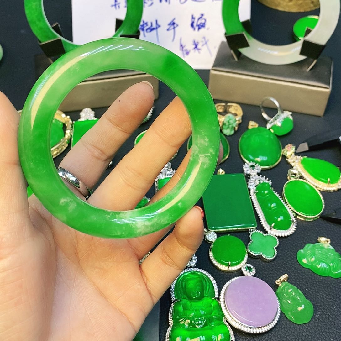 翡翠未镶嵌耳饰鱫*手镯