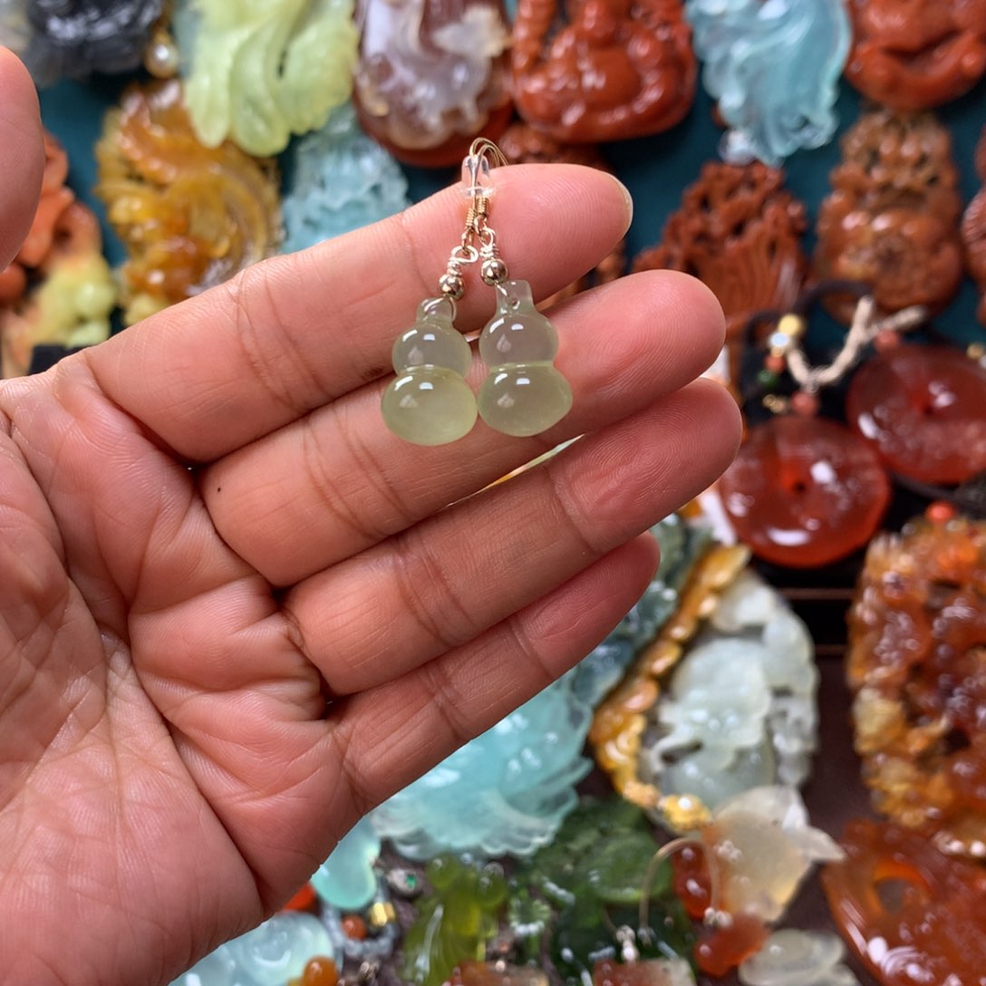 蛇纹石玉耳坠未镶嵌