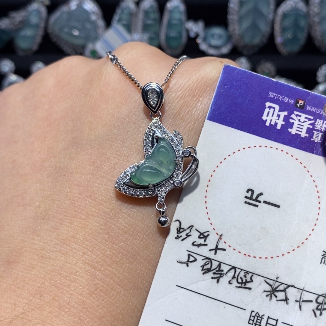 翡翠颈饰未镶嵌翡翠