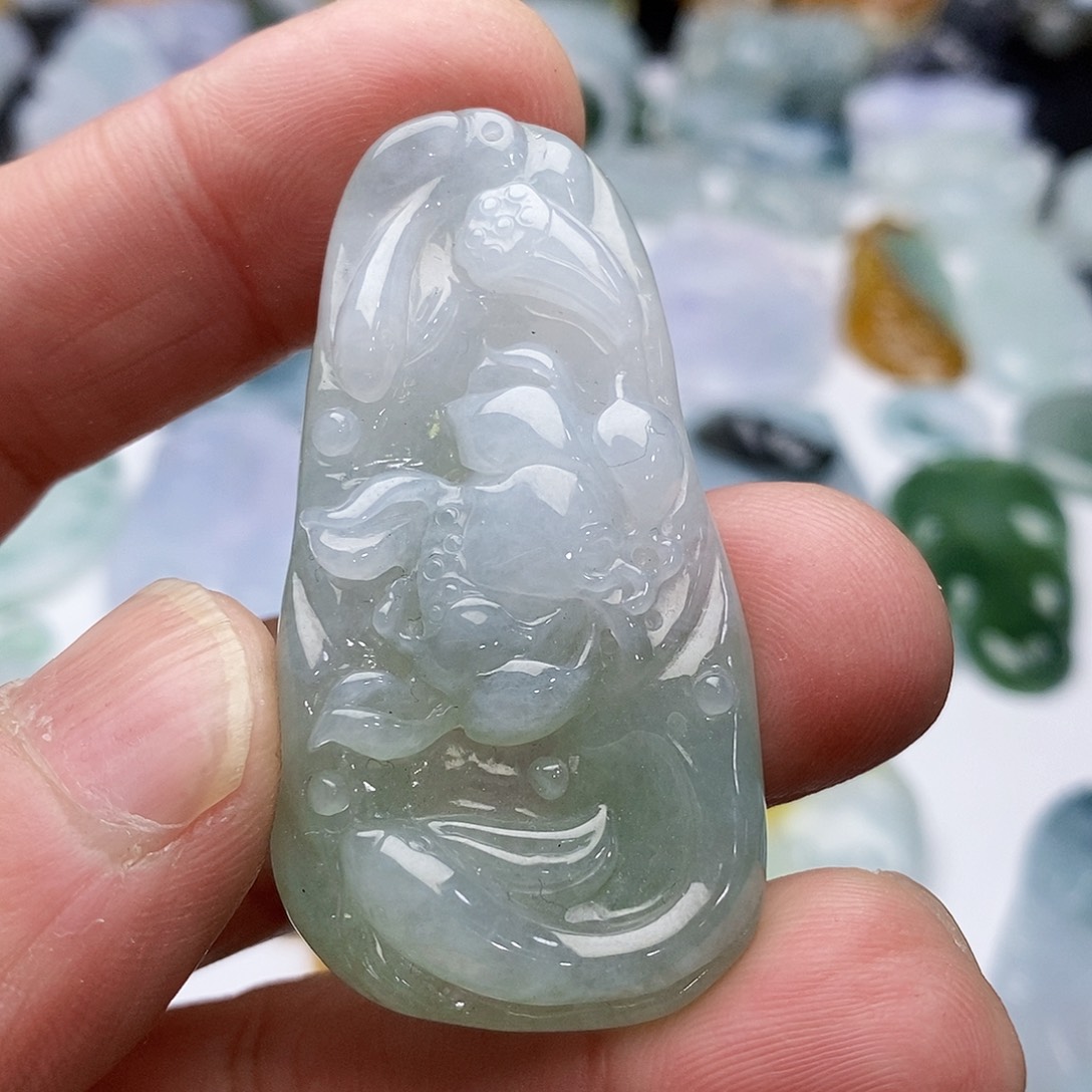 翡翠颈饰未镶嵌荷叶魚