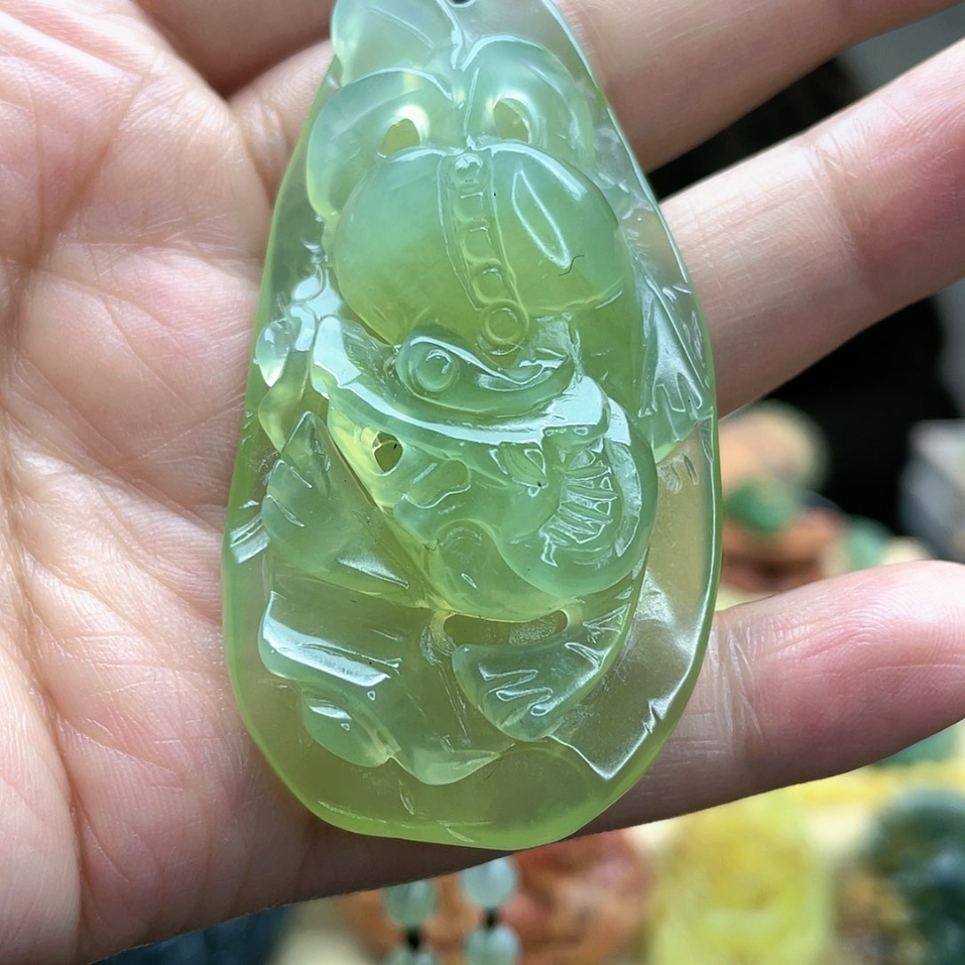蛇纹石玉颈饰未镶嵌