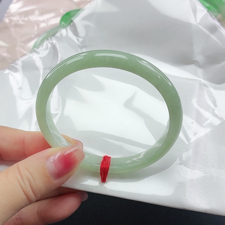 未镶嵌手镯（贵妃镯）翡翠
