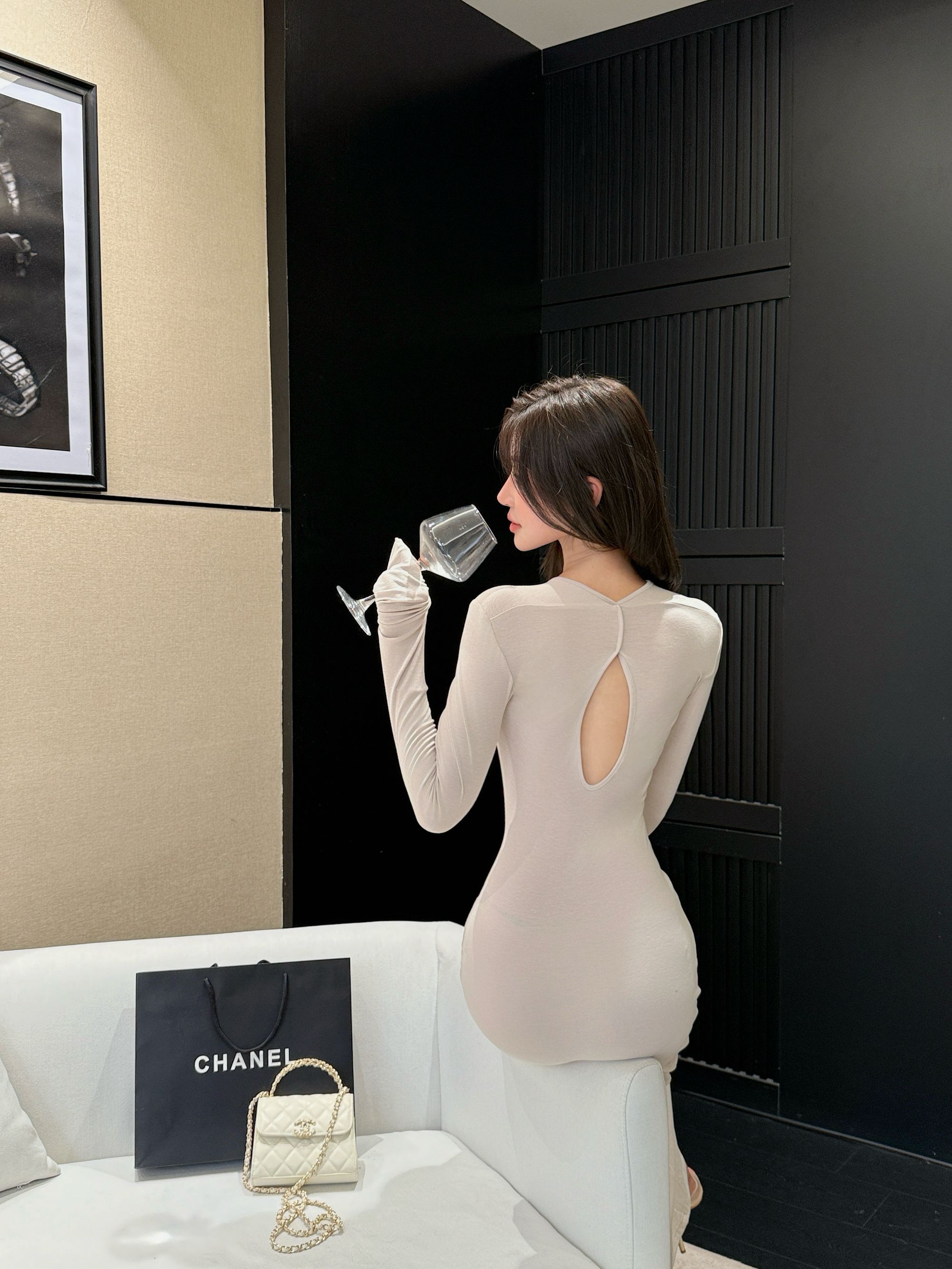 妞美美 曲线雕塑师深U领长袖打底连衣裙露背收腰针织长裙