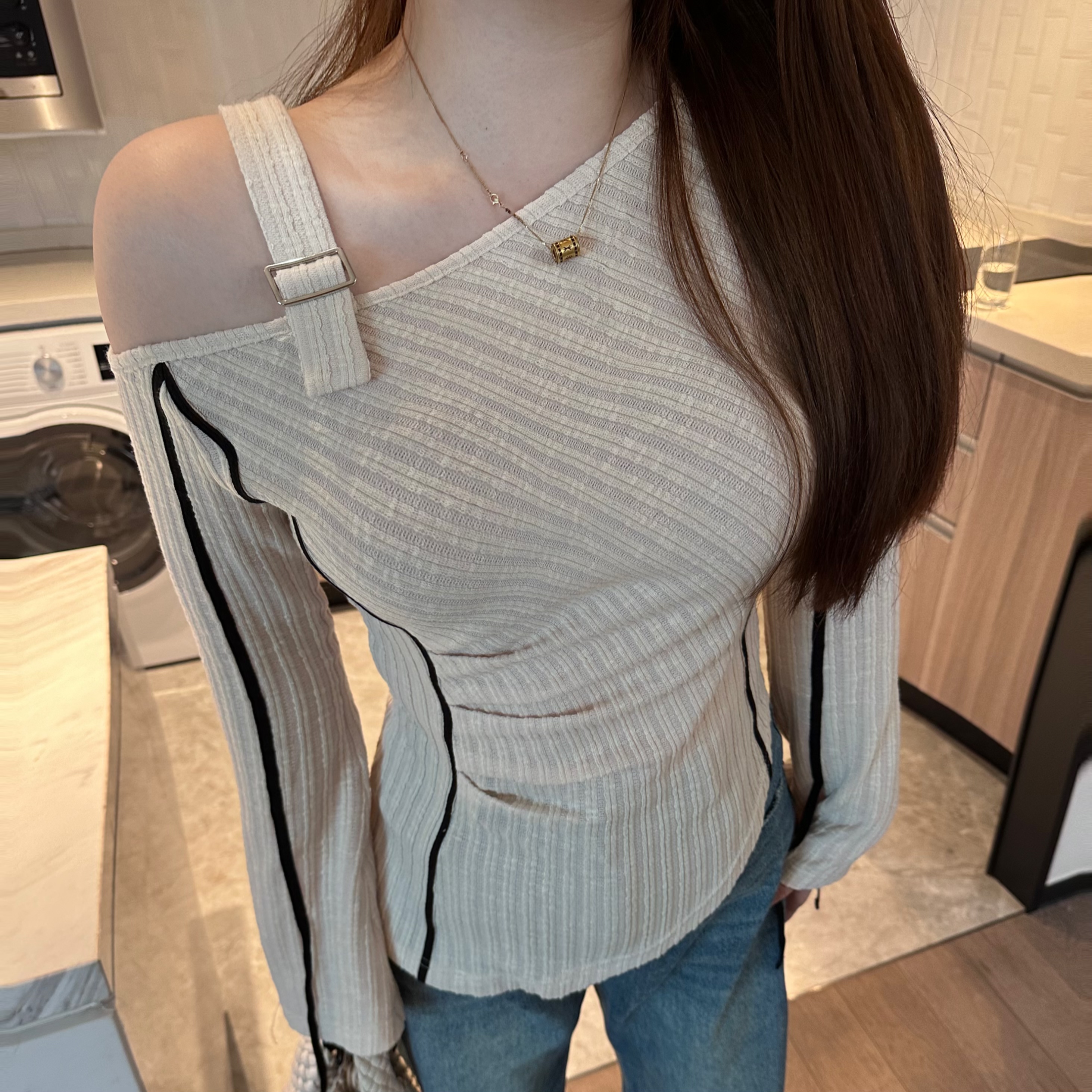 盈盈&南岛风大码女装春夏胖mm露肩显瘦设计感露肩打底上衣ZYY451