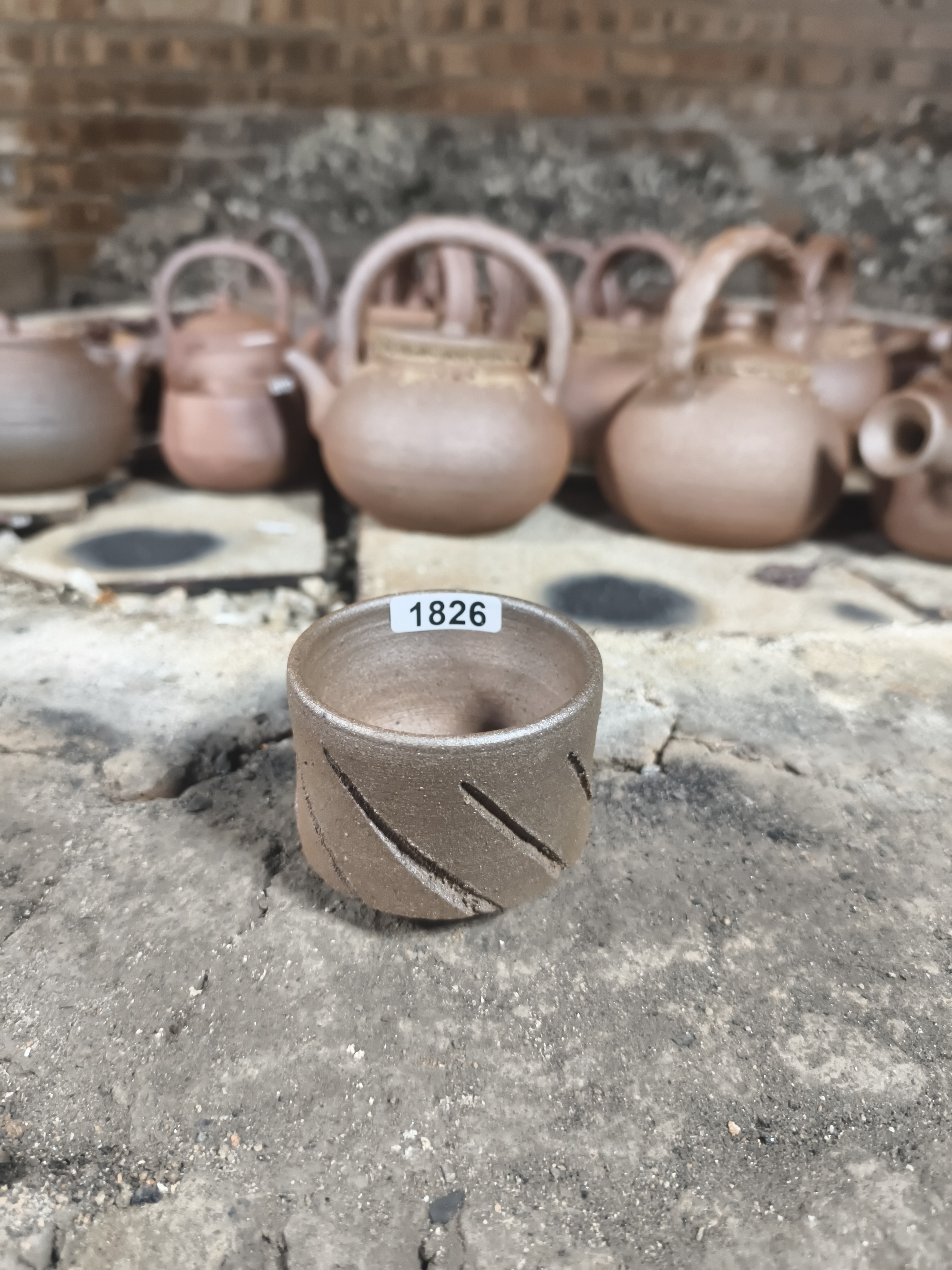 荥经黑砂鑫山烧瑕疵品（不退不换）