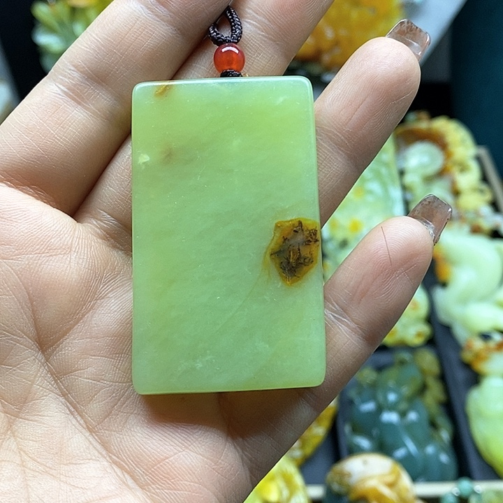 蛇纹石玉挂件未镶嵌