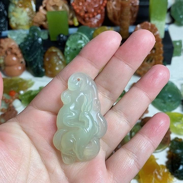 未镶嵌蛇纹石玉颈饰