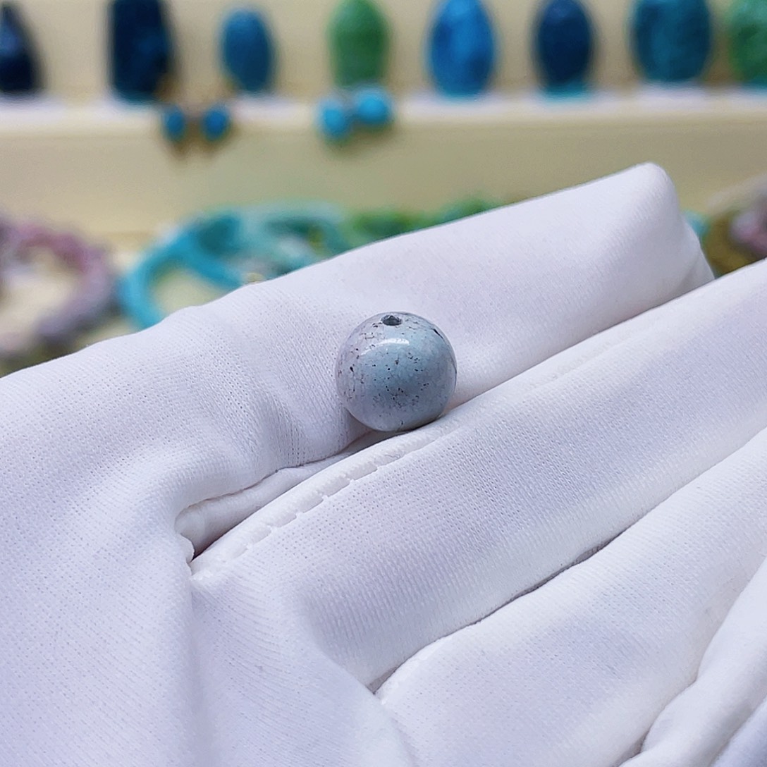 绿松石颈饰未镶嵌