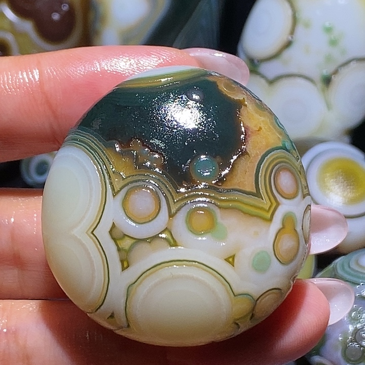 玛瑙/玉髓未镶嵌珠宝奇石170