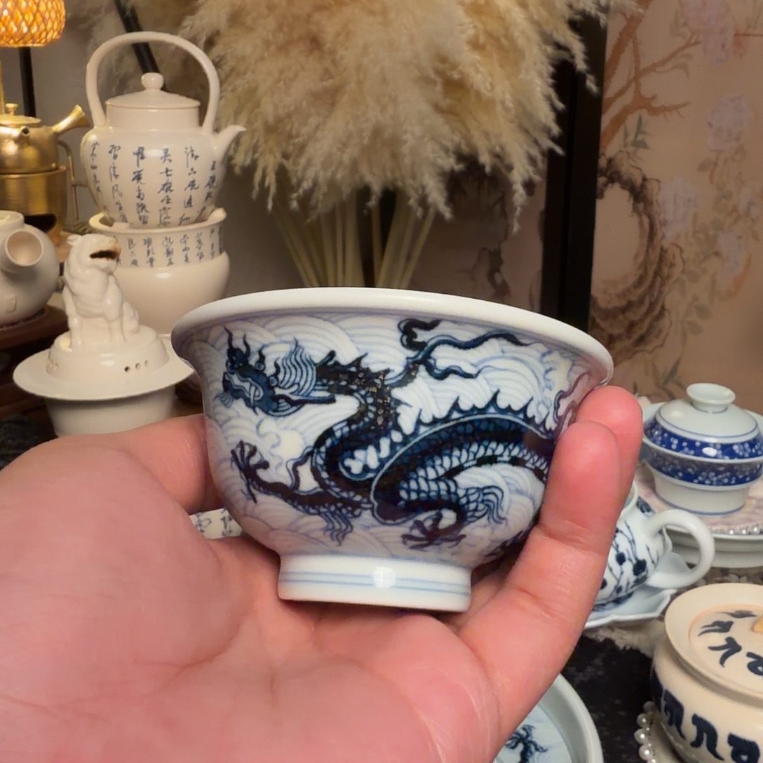 青花手绘龙纹压手杯