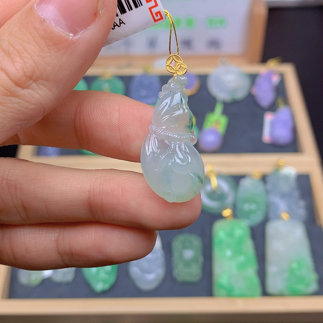 翡翠颈饰18K金镶嵌翡翠