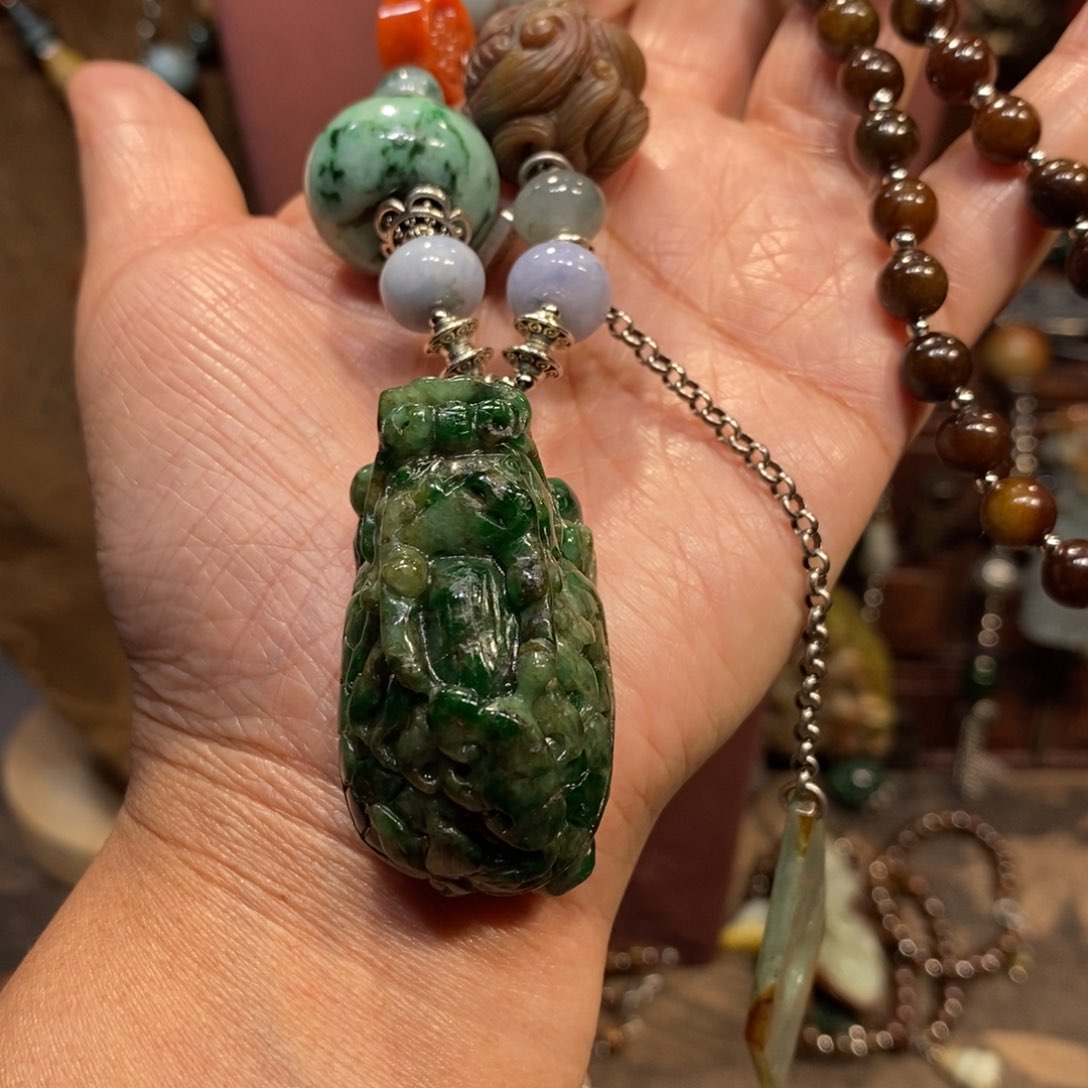 翡翠吊坠(赠链)未镶嵌