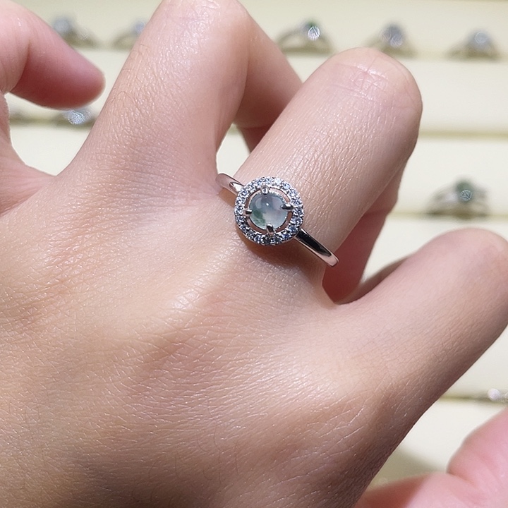 翡翠未镶嵌颈饰戒指