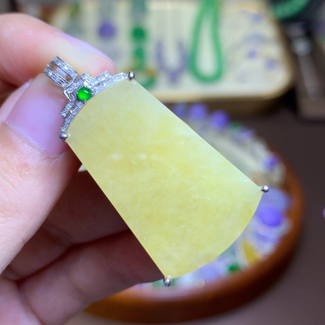 翡翠18K金镶嵌颈饰翡翠