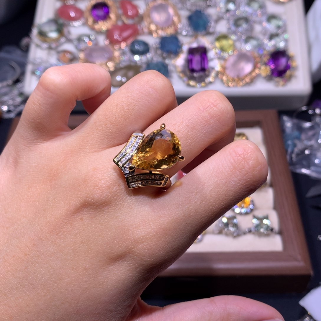 【闪购商品】银S925镶嵌戒指水晶陈**?