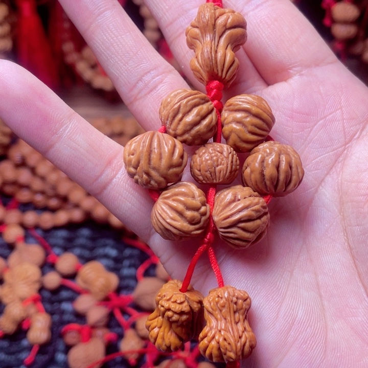 木质类龙纹桃枭挂件