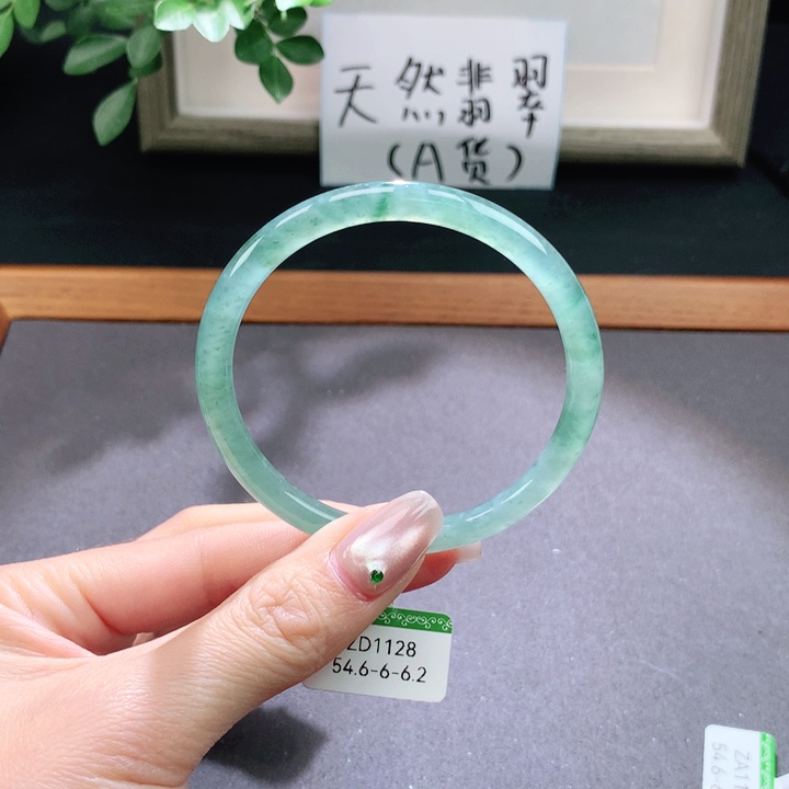 翡翠手镯未镶嵌天然翡翠手镯