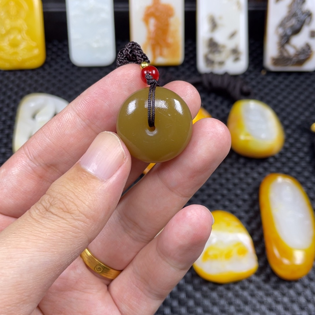 颈饰未镶嵌和田玉