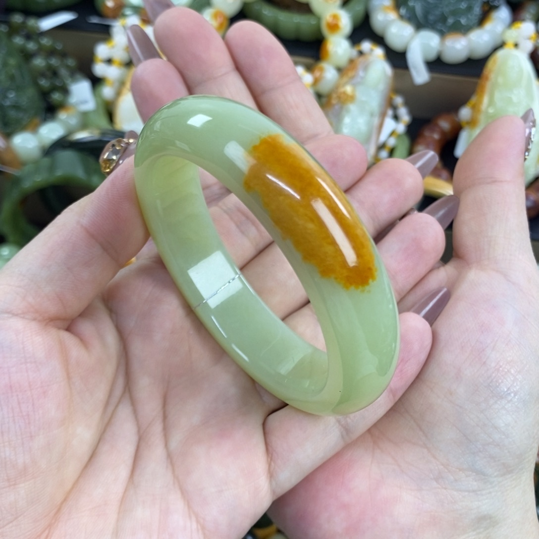 鱼***语透闪石质玉未镶嵌手串手镯