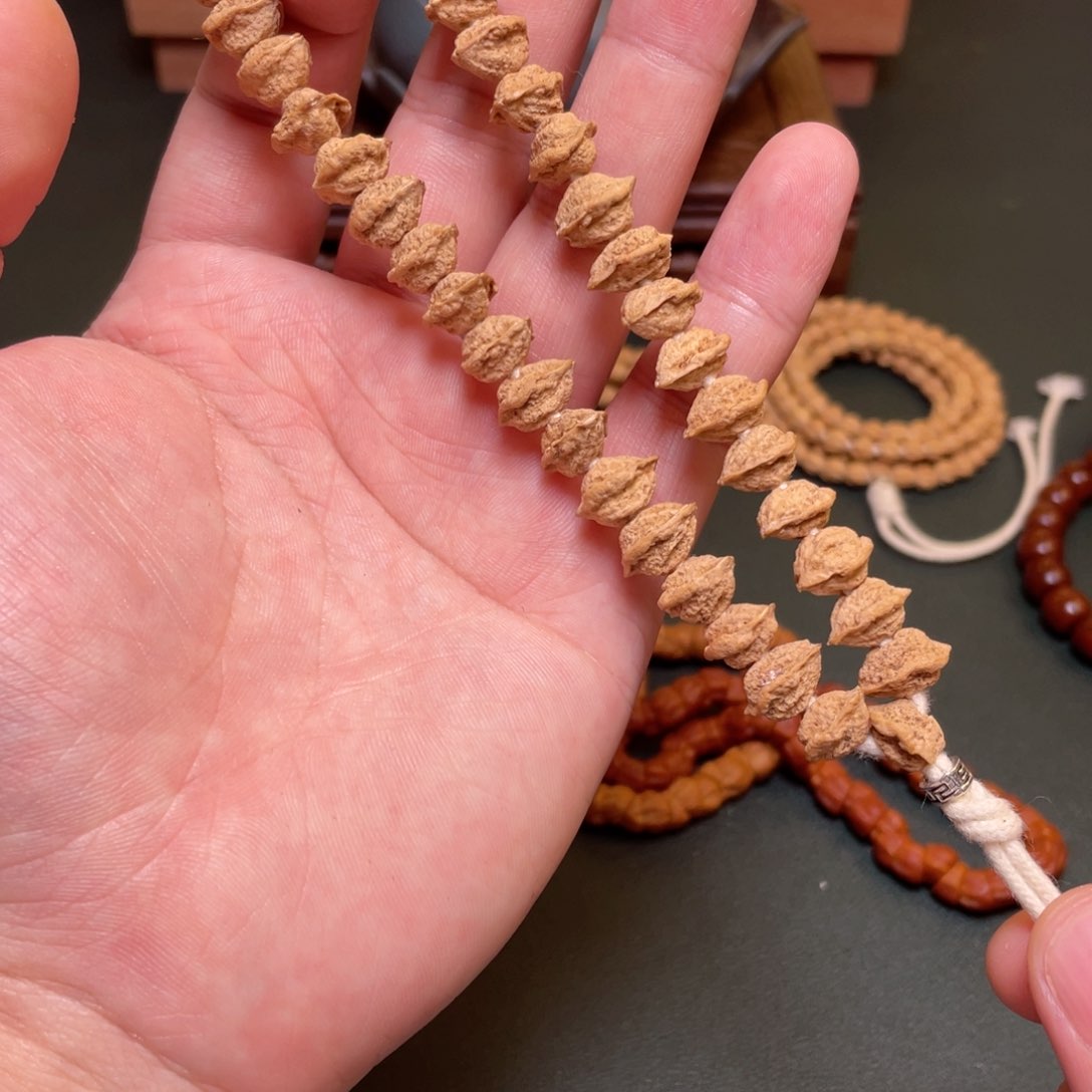 柏香籽/百香籽吊坠刺芒