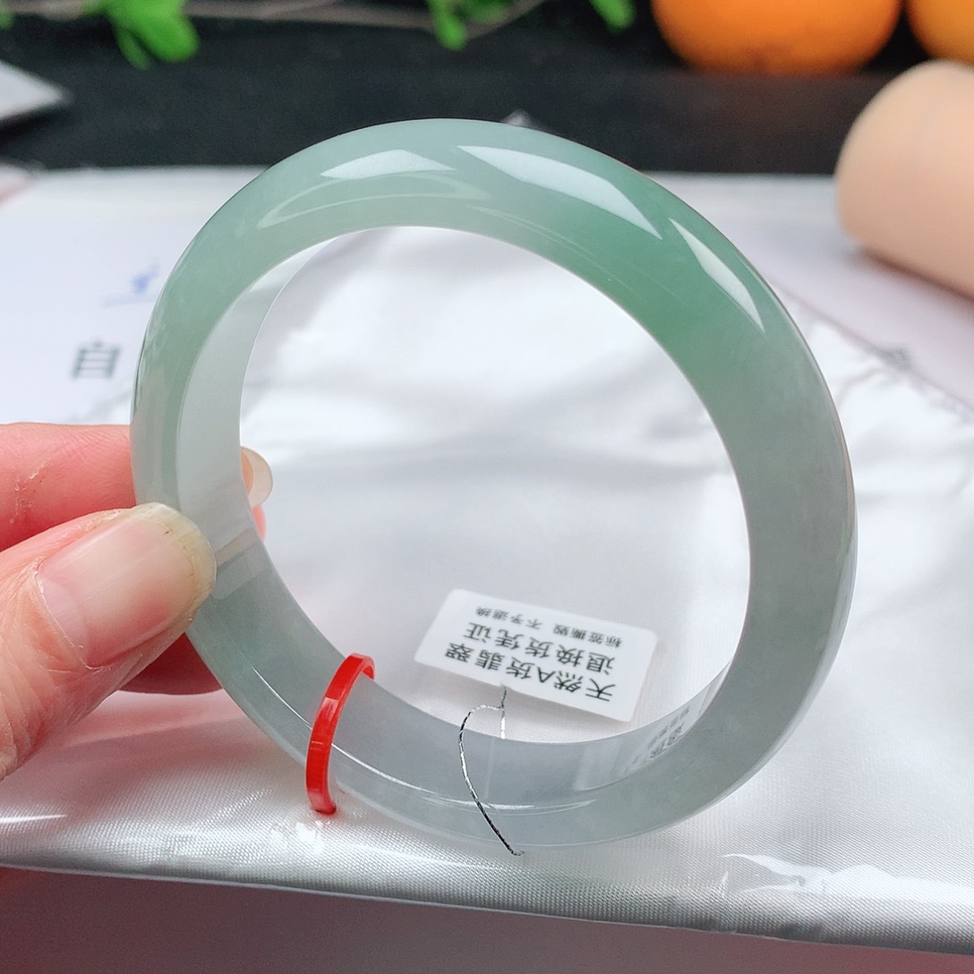 翡翠手镯未镶嵌55圈
