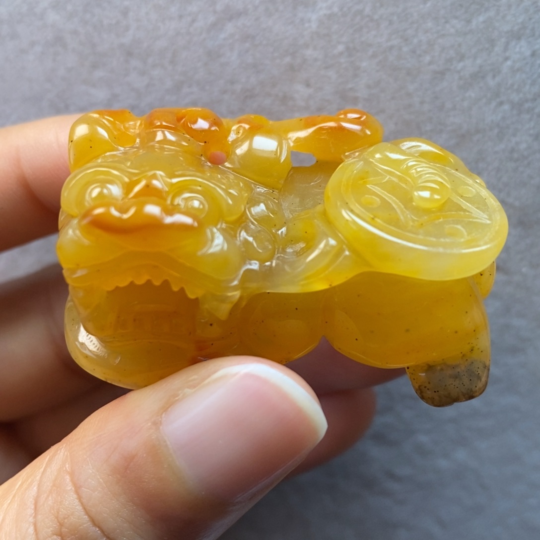 石英质玉（黄龙玉）未镶嵌颈饰