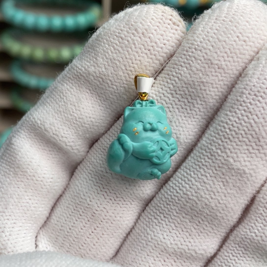 绿松石18K金镶嵌小猫吊坠