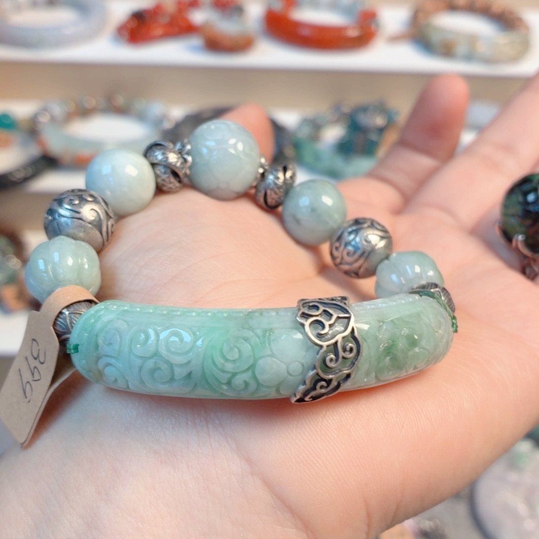 熊***熊未镶嵌手链翡翠手串