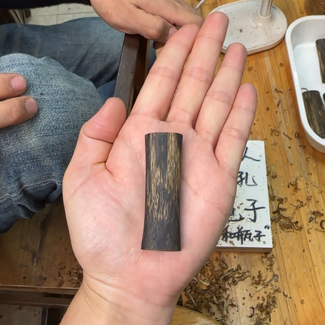 沉香吊坠素牌绿奇8.7克