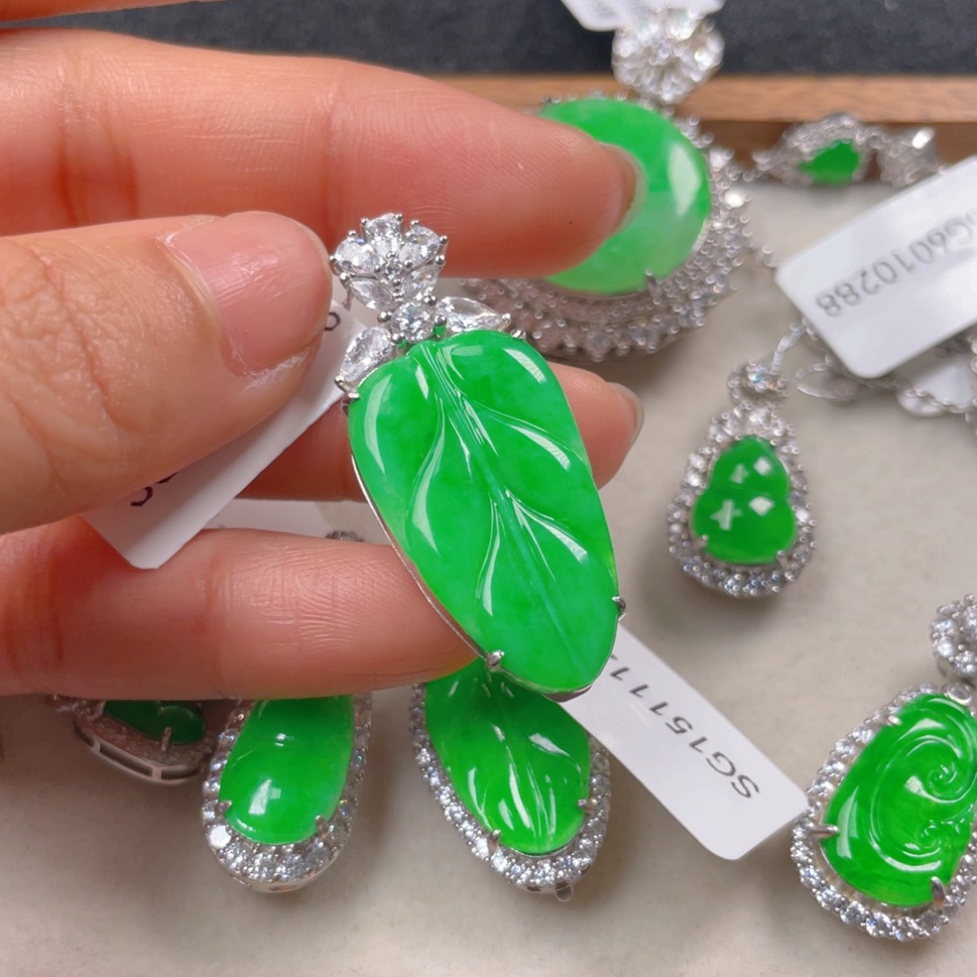 翡翠颈饰银S925镶嵌翡翠