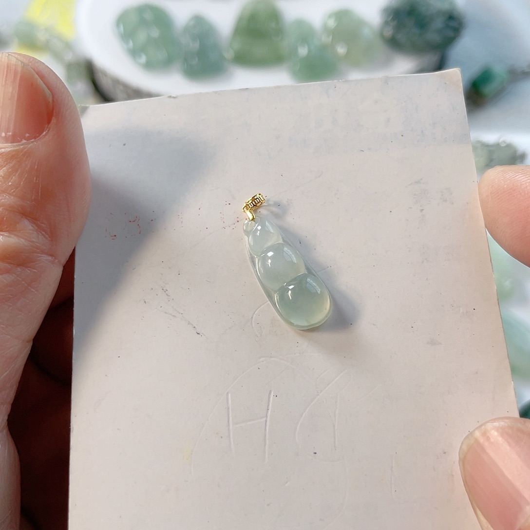 翡翠颈饰未镶嵌冰豆子