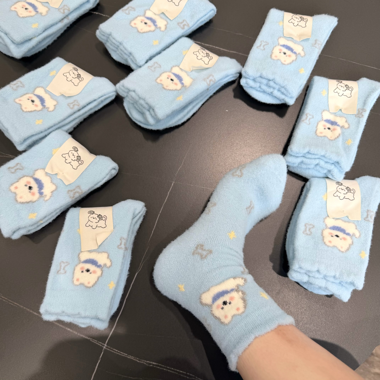 哇袜屋定制色秋冬加厚保暖澳绒中筒袜子女可爱卡通居家睡眠地板袜