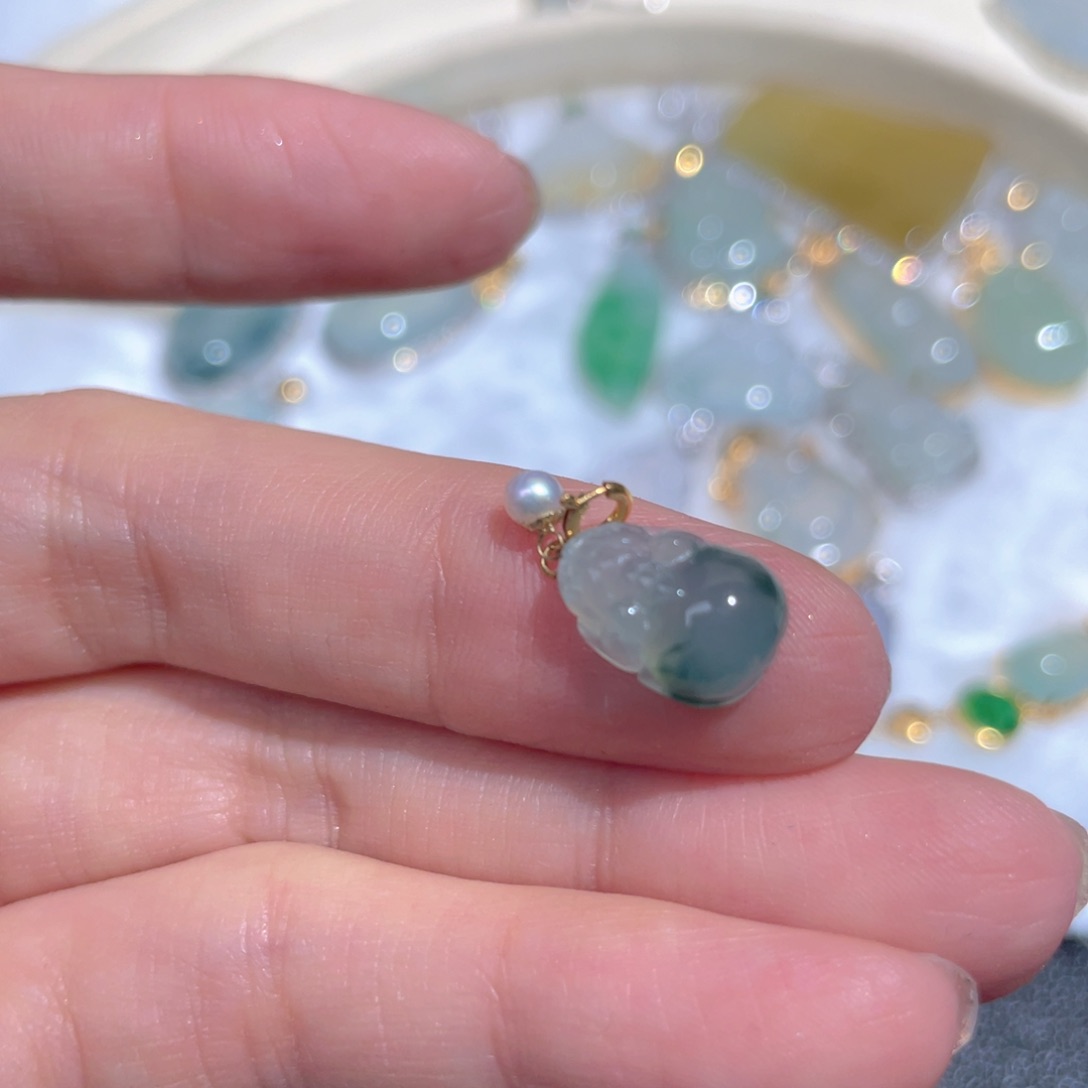 翡翠颈饰18K金镶嵌翡翠