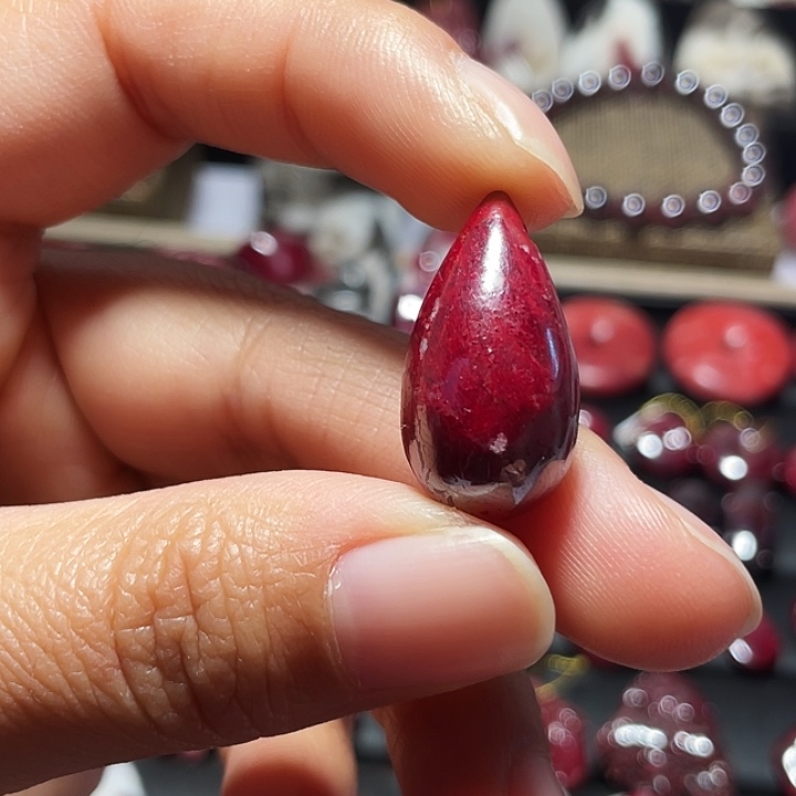 天然辰砂原矿水滴吊坠13.2克