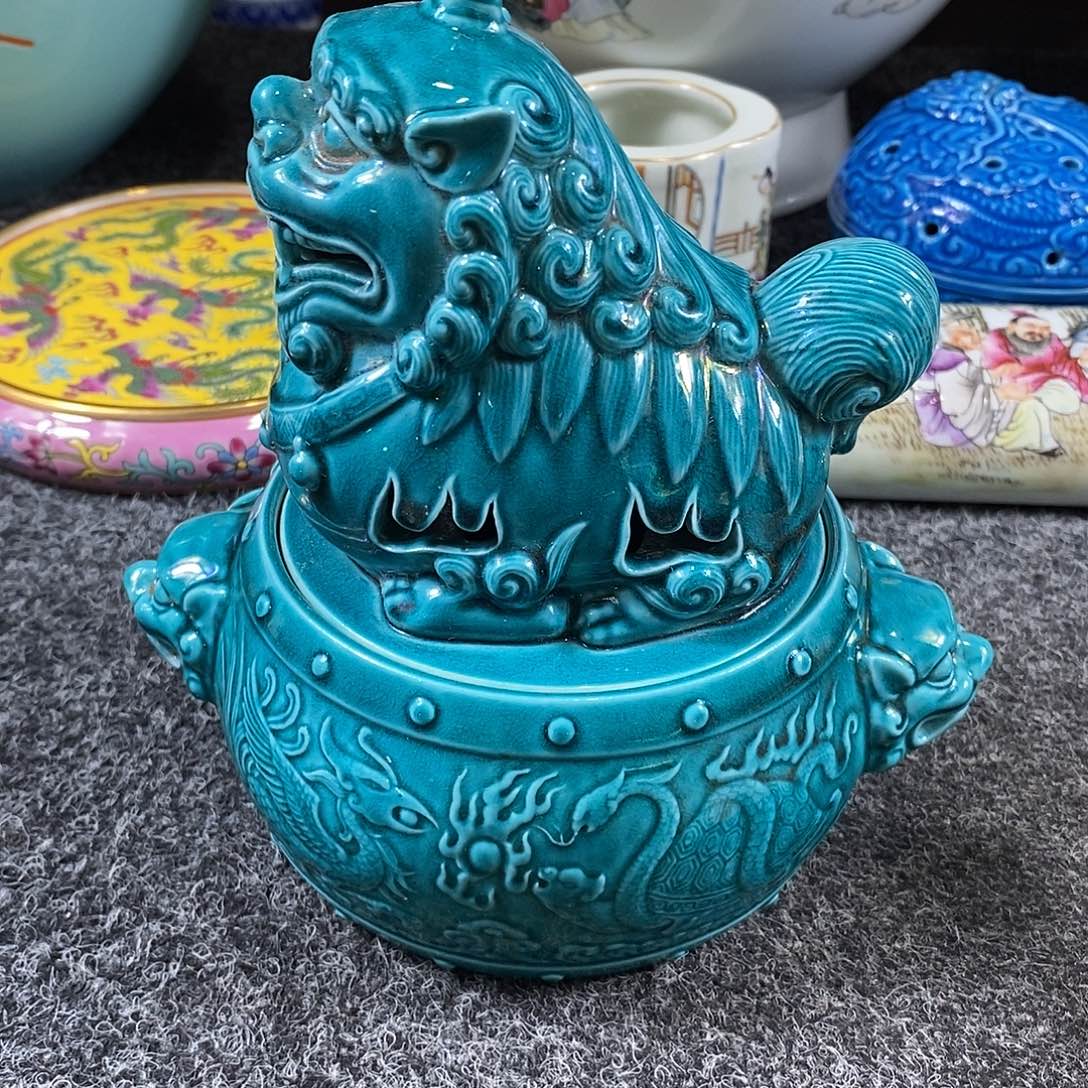 手工手绘陶瓷摆件工艺品方**内