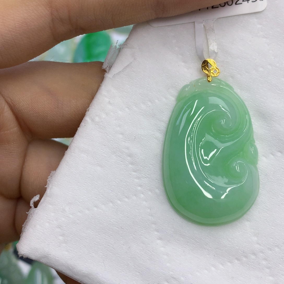 翡翠18K金镶嵌颈饰翡翠