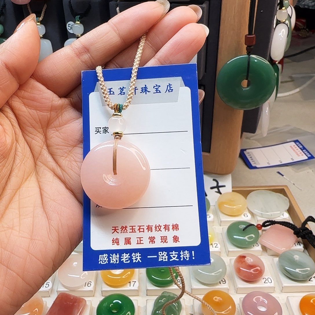 石英质玉未镶嵌颈饰