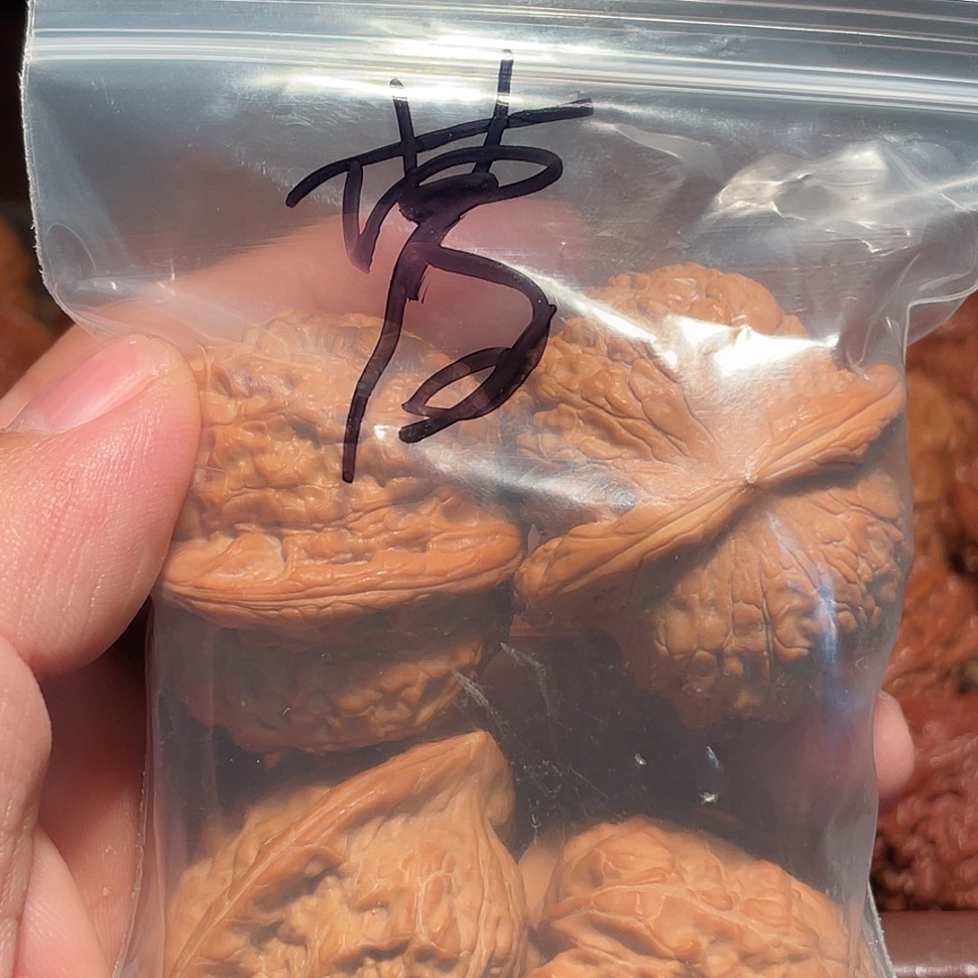 ****生文玩核桃吊坠鸡心