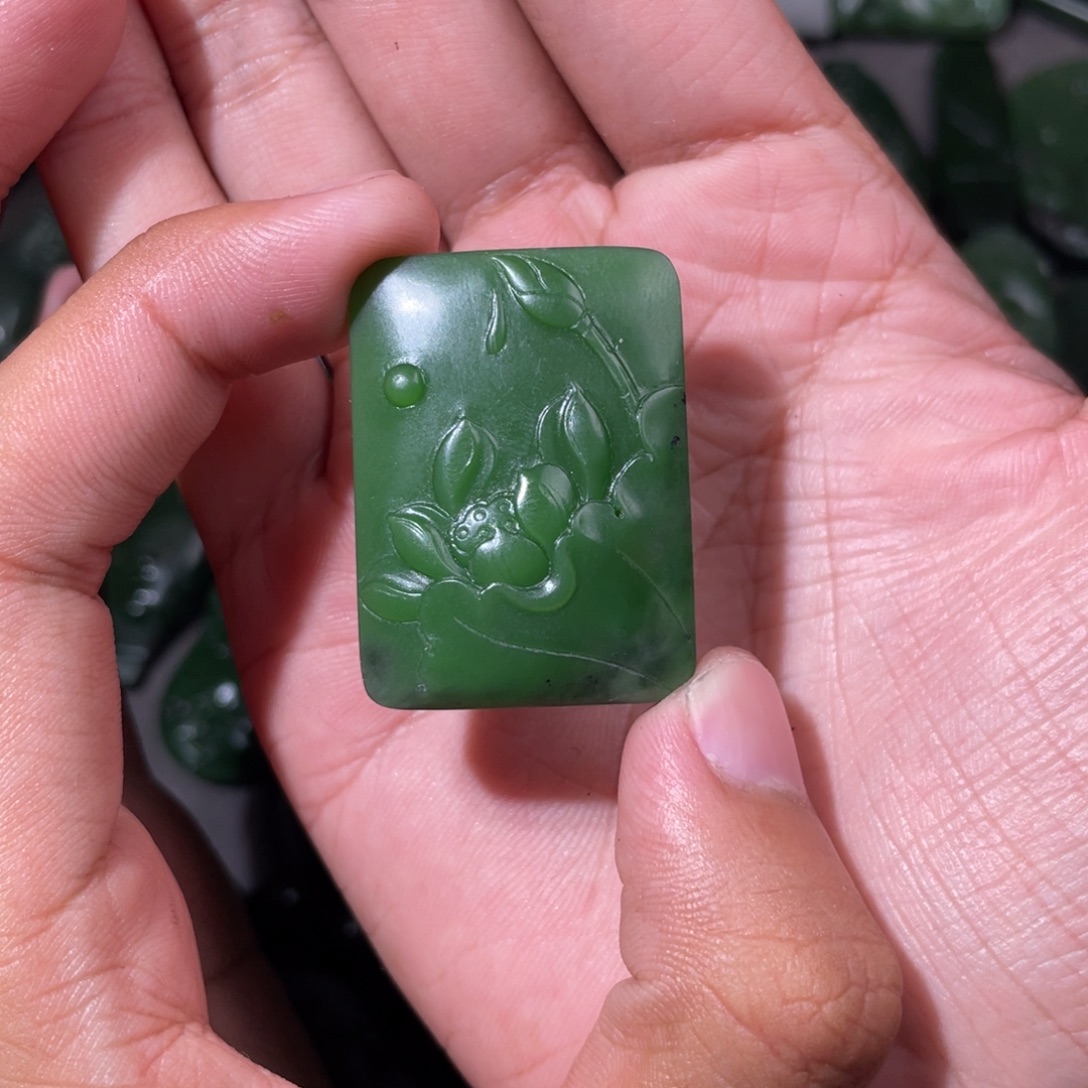 啦***啦颈饰未镶嵌和田玉（碧玉）