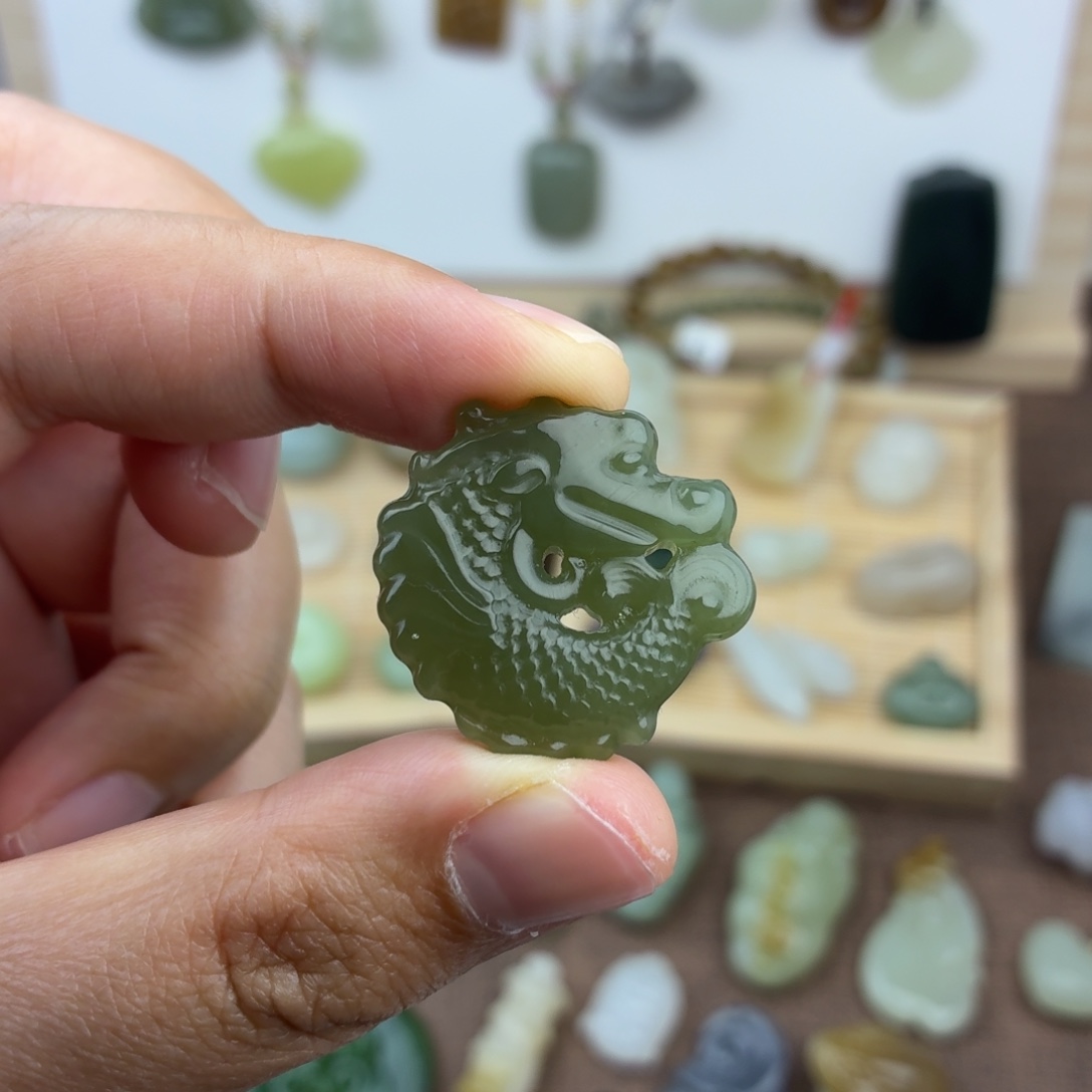 和田玉未镶嵌颈饰微瑕不退不换