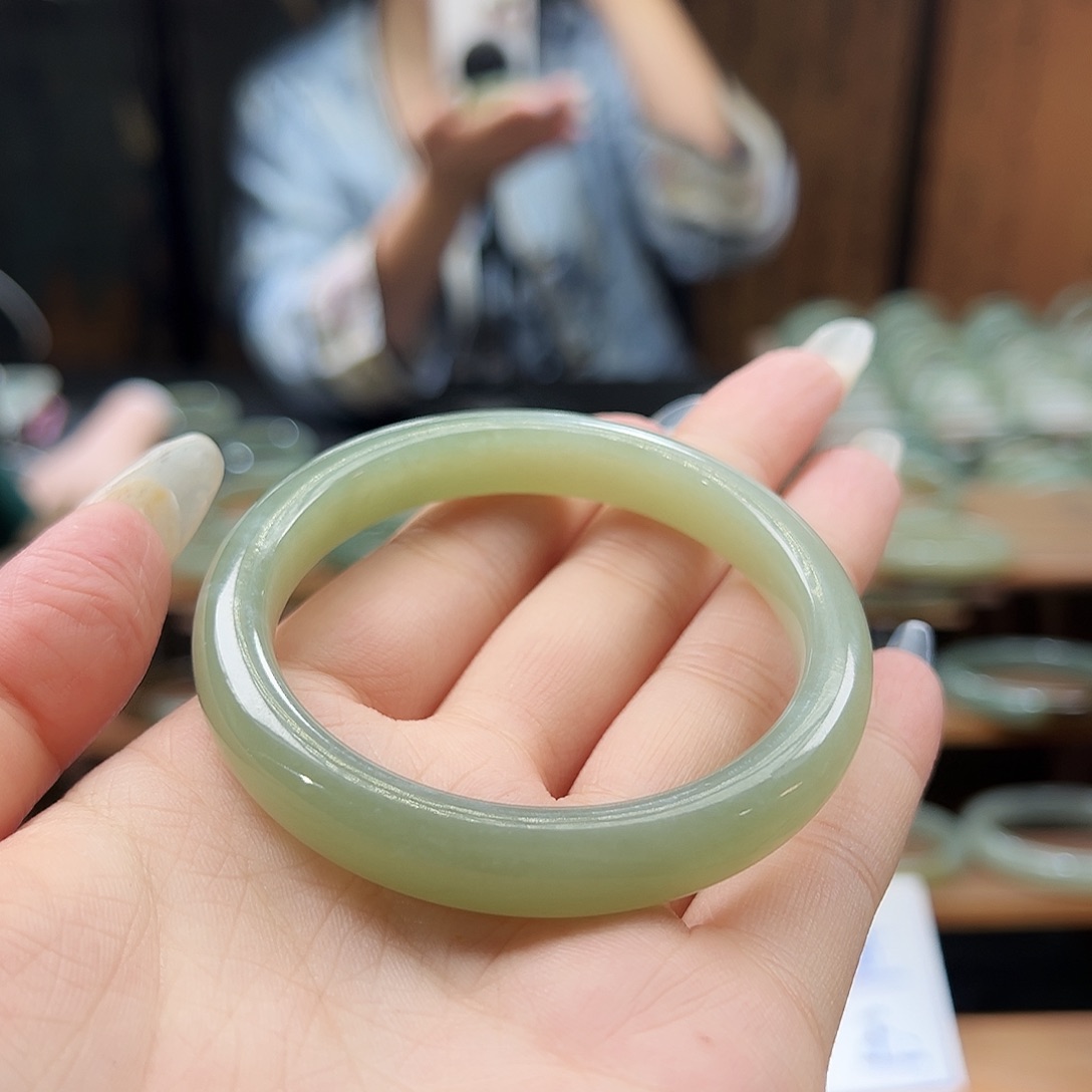 和田玉手镯未镶嵌新疆料53