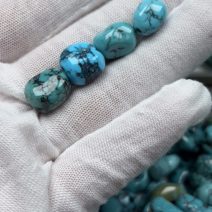 爱***谁绿松石未镶嵌珠宝奇石