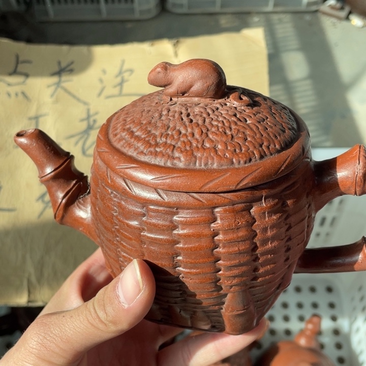 老厂紫砂壶一件。