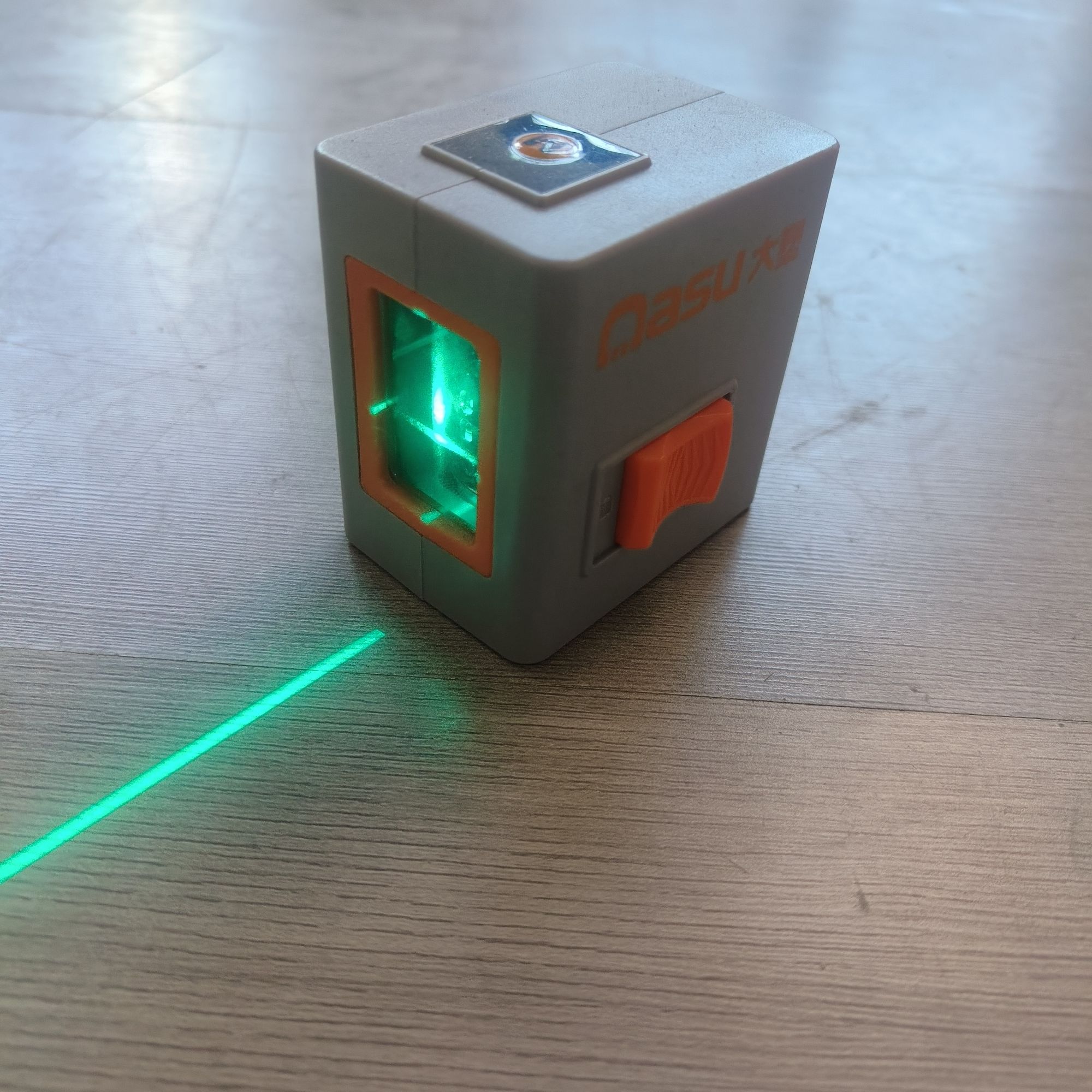 大塑迷你两线水平仪爆闪，强光的