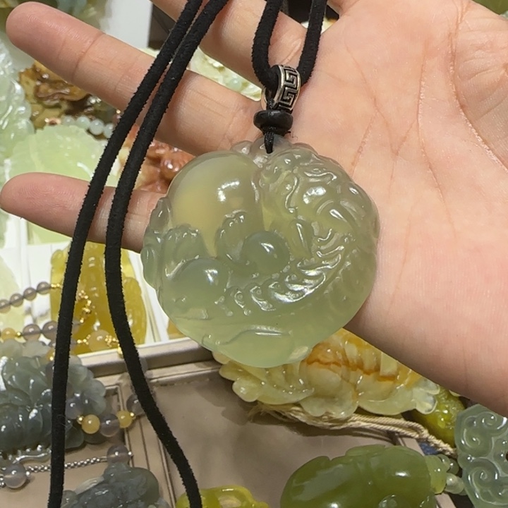 蛇纹石玉吊坠未镶嵌