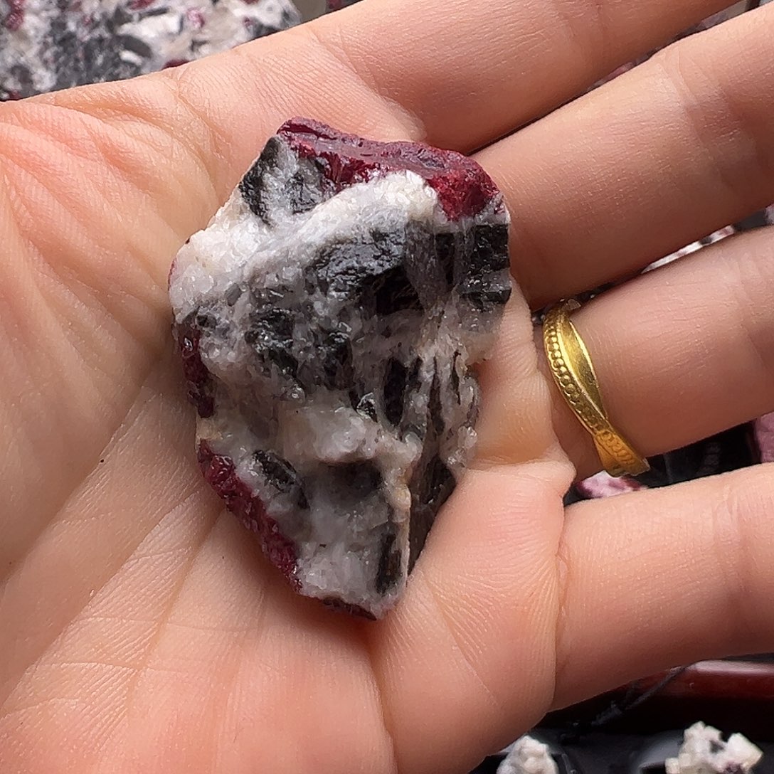 J***2天然辰砂天然朱砂原石晶体