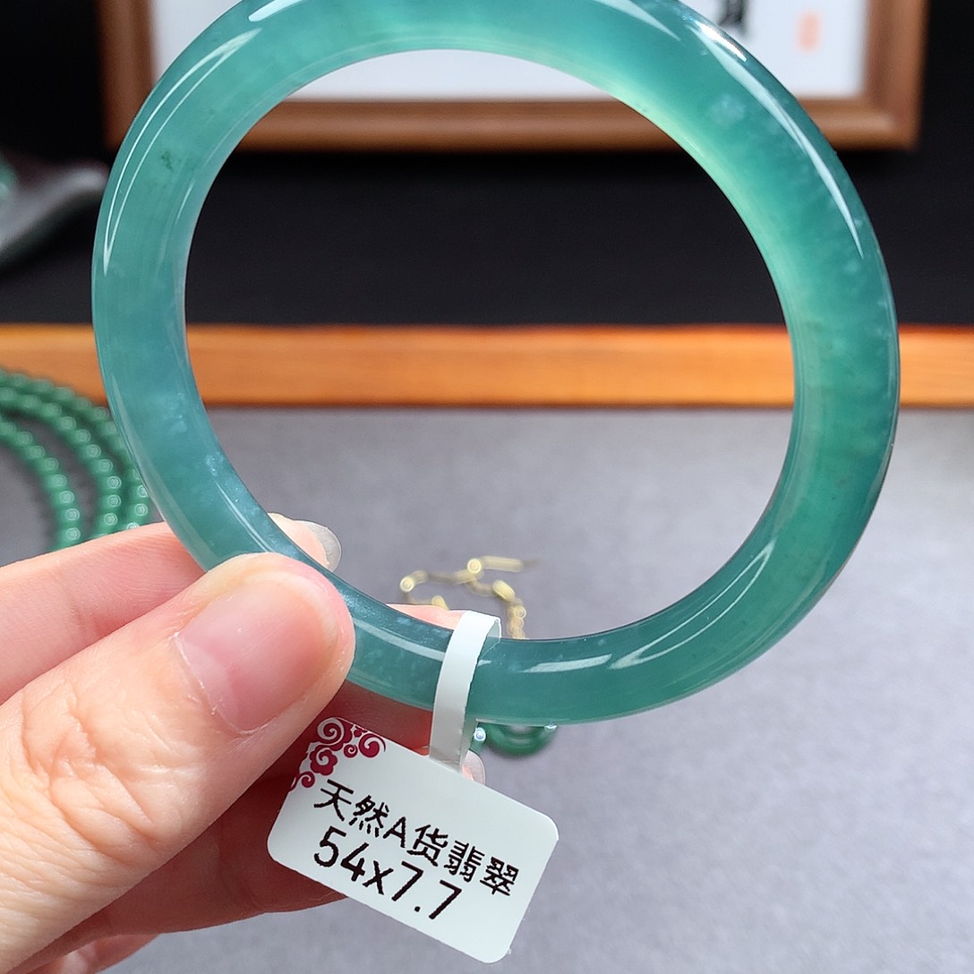 翡翠手镯（圆镯）未镶嵌