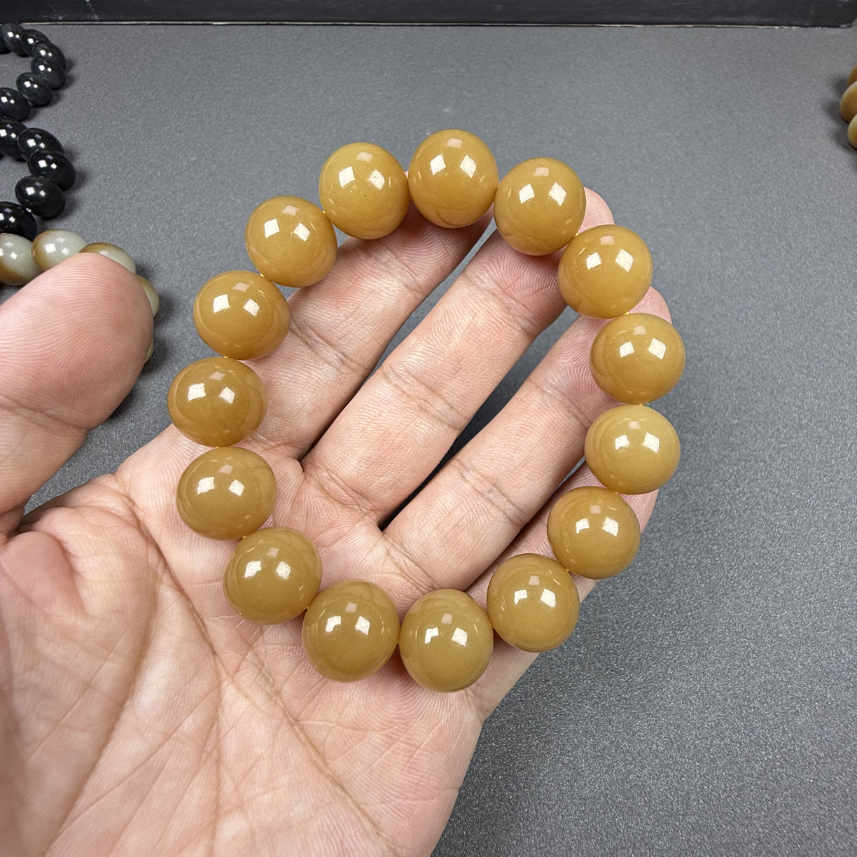 新疆和田玉黄糖手串卡14精品