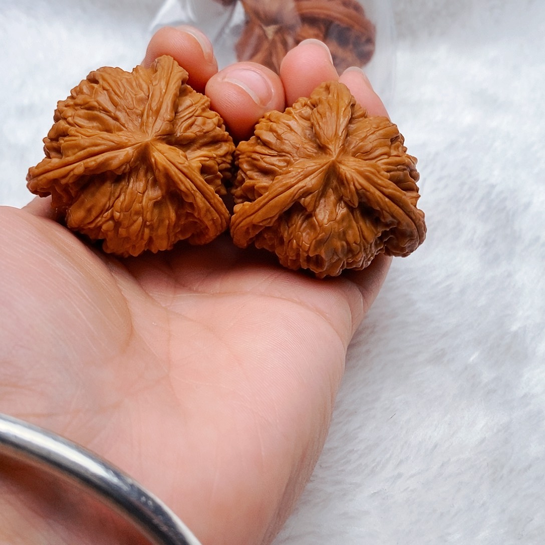 四***游文玩核桃吊坠三棱