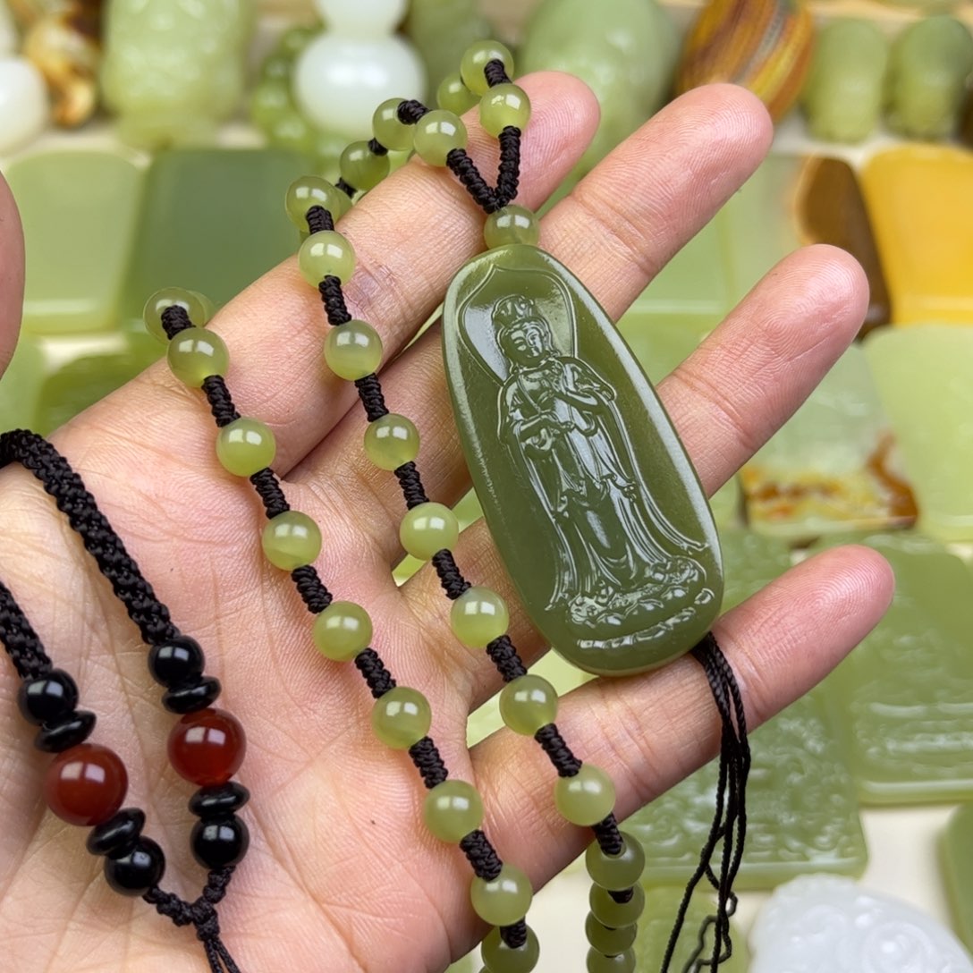 慕***友新疆昆仑山料观音